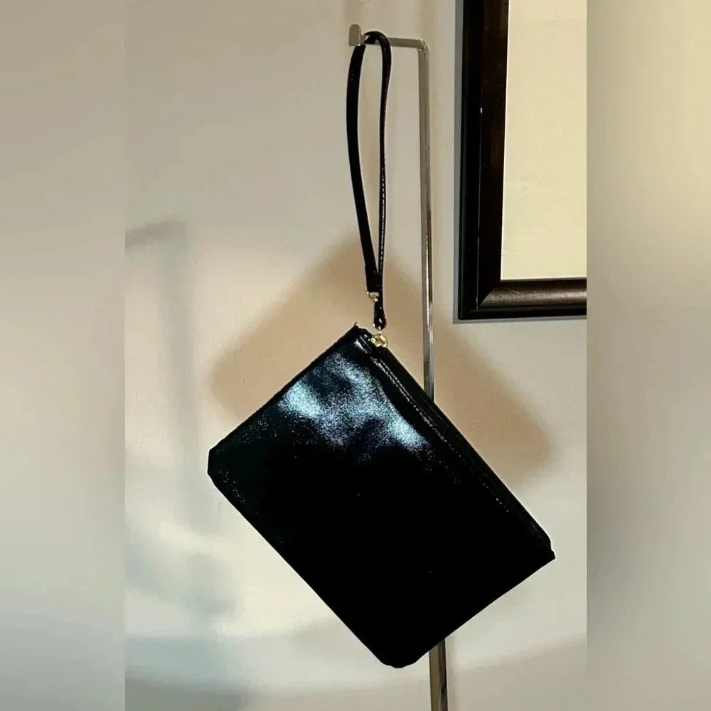 New VICTORIA’S SECRET Wristlet
